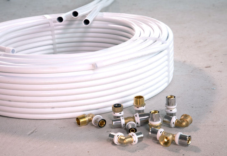 Tuyau multicouches – Raccords à sertir ou à visser