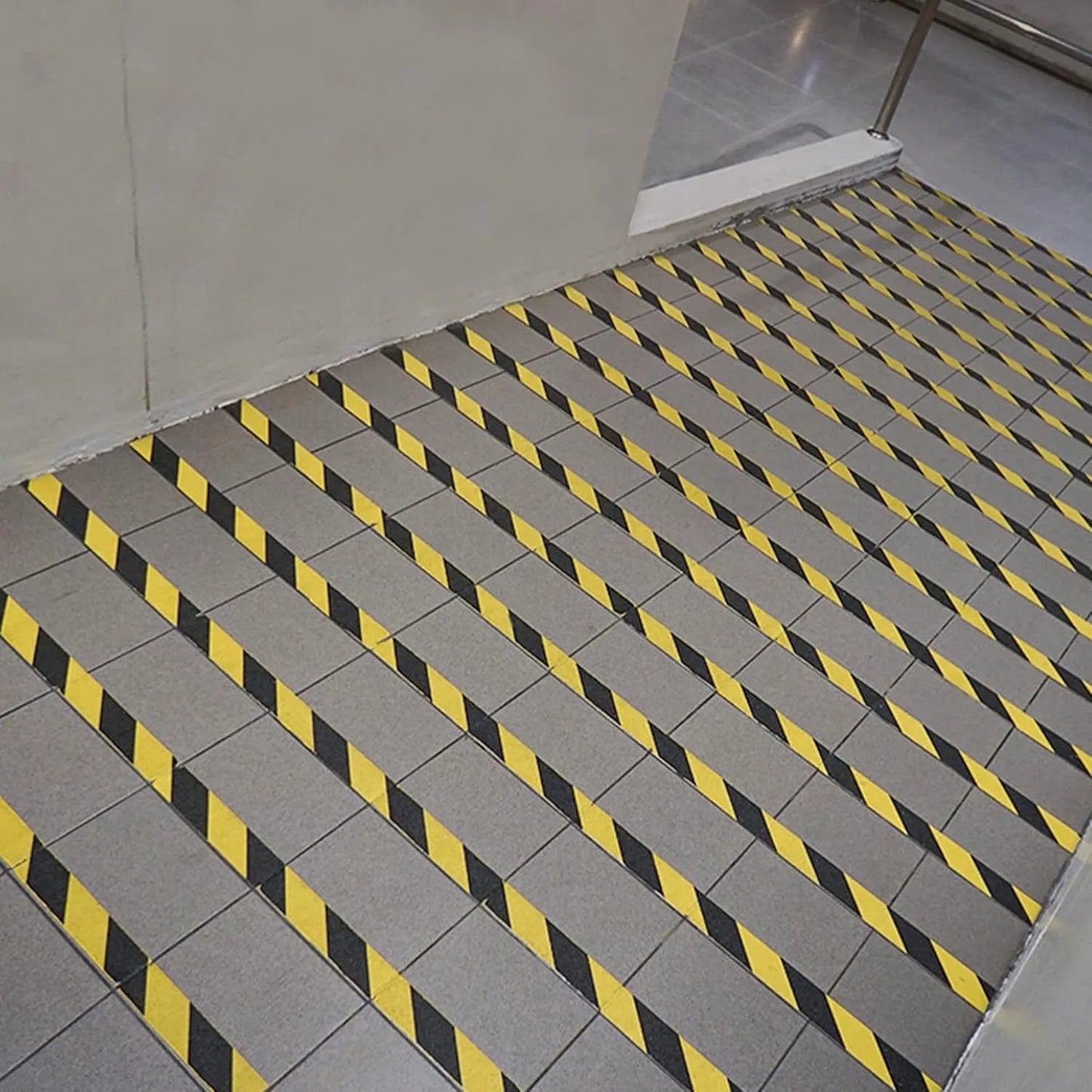 BOSS TAPE Ruban adhésif pour marquage au sol JAUNE/NOIR 48mmx25m - SQES