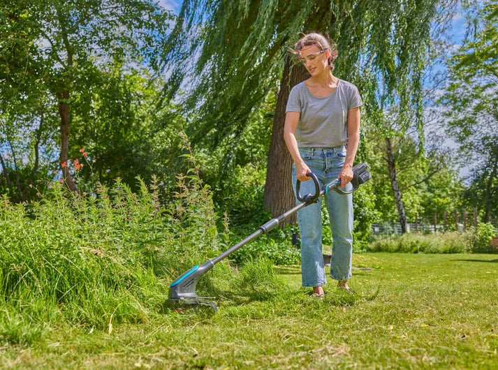 Coupe-bordures GARDENA PowerTrim 30/18V P4A, 4Ah, 40 min autonomie, 30 cm, garde-plante. Kit prêt à l'emploi. Livraison rapide en Tunisie — SQES.