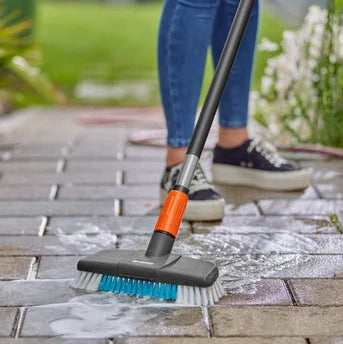Brosse Manche Dure CleanSystem 18816-20 GARDENA
