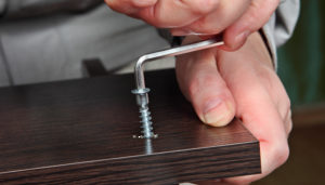 Fixations et assemblages de meuble