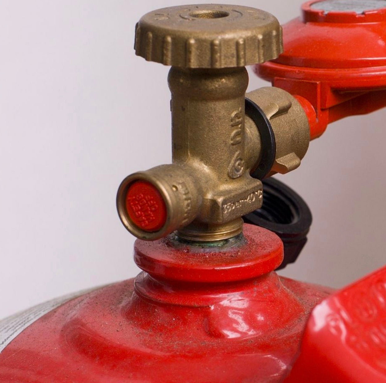 Détendeur à Gaz pour Chauffe-Eau Régulateur Fixe 37mbar Made in Italy