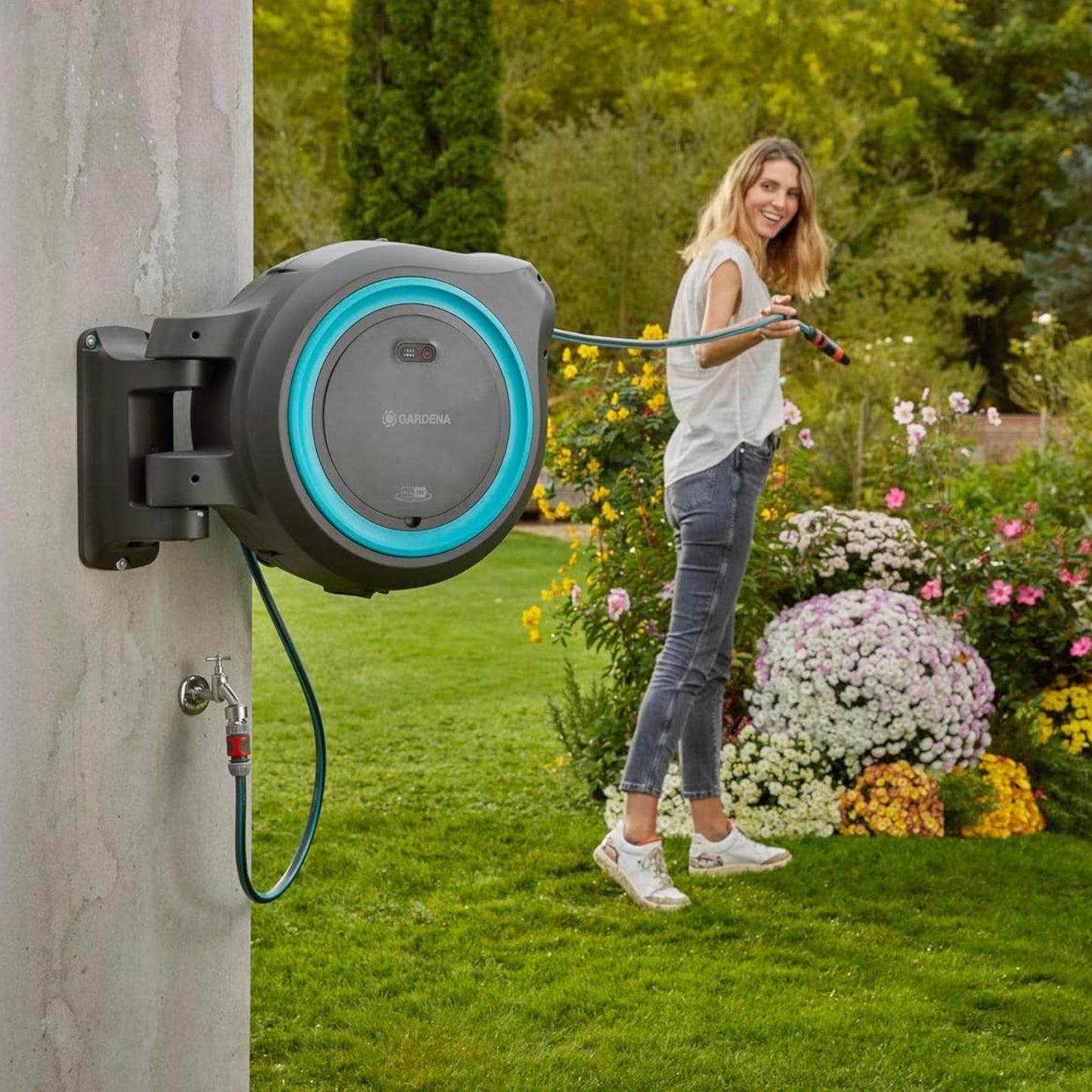 Dévidoir Automatique Mural sur Batterie PowerRoll XL 35/18V P4A, 35 m GARDENA