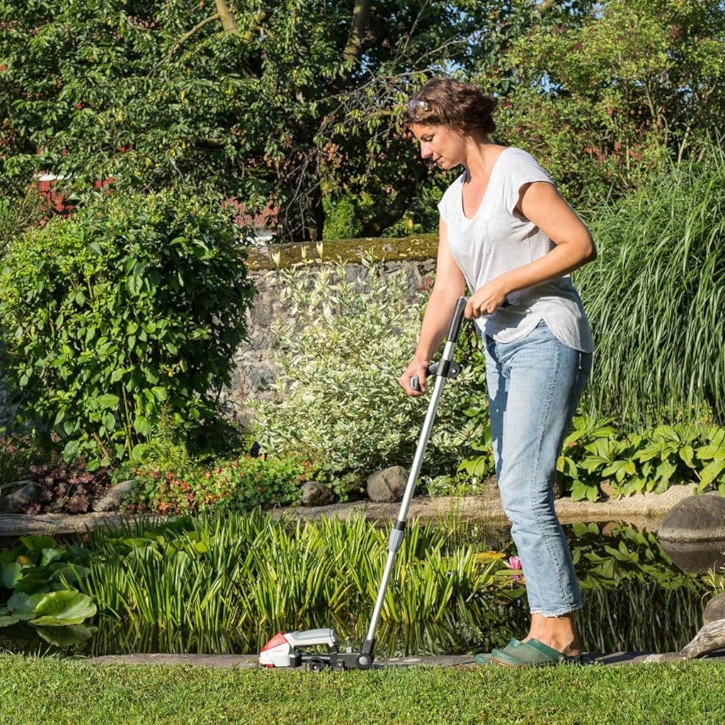 Manche Télescopique + Roues pour Cisaille à Gazon sur Batterie GARDENA