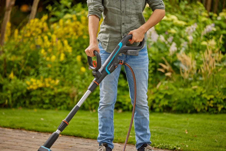 Nettoyeur de Terrasse GARDENA AquaBrush 18V P4A - Sans Fil - Batterie 2,5Ah