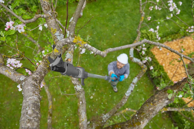 Sécateur télescopique GARDENA HighCut 360/18V P4A - Portée 5m - Kit prêt à l'emploi avec batterie