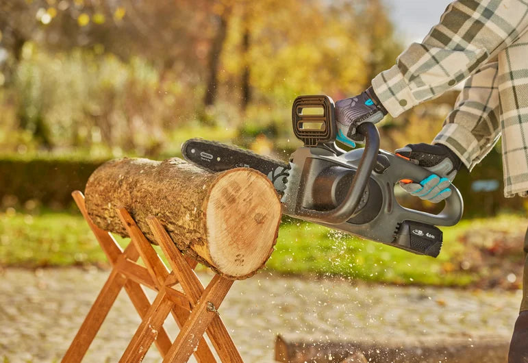 Tronçonneuse GARDENA PowerSaw 250/18V à batterie - Guide 25cm avec batterie P4A et chargeur