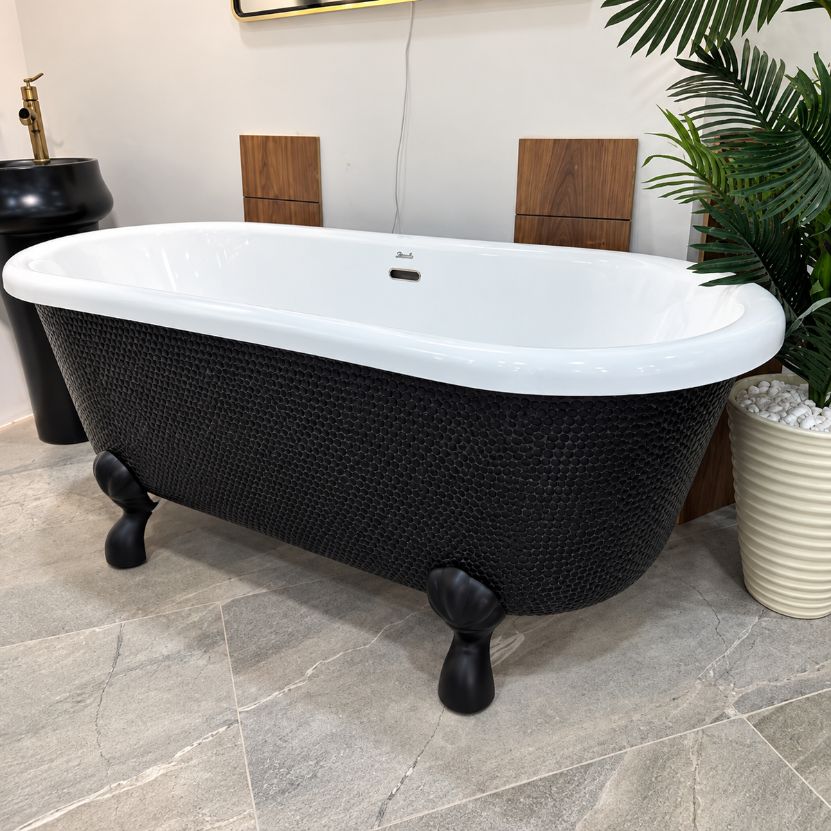 Baignoire autoportante SP1716-17-GY 170×74×69 cm, intérieur acrylique blanc, extérieur mosaïque noire, pieds noirs, bonde et trop-plein.