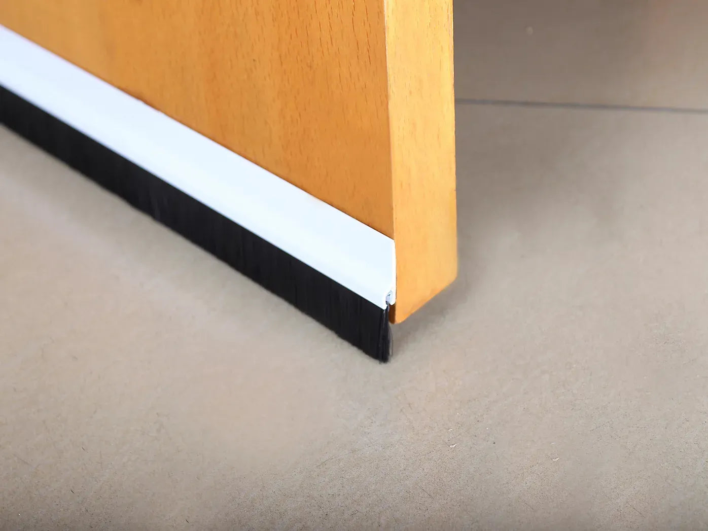 Bas de Porte Adhésif Brosse Blanc 1m - PVC Isolation Thermique Acoustique